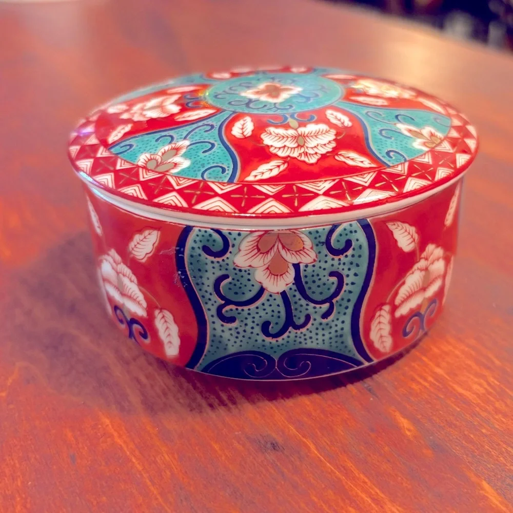 Vintage Ashibi Japanese porcelain trinket box